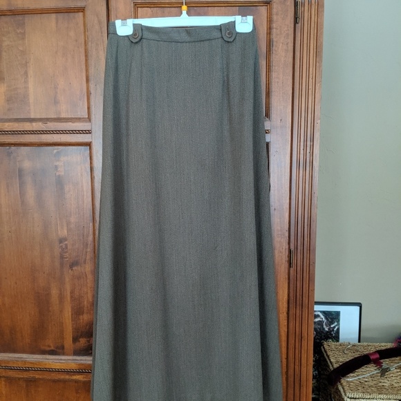 Beautiful A-line Talbot's skirt - Picture 7 of 7